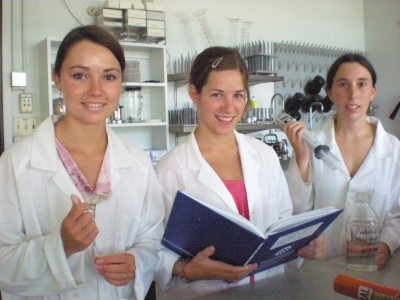 Mallory, Anouk and Elodie are three French students studying food science at DEEDI’s Hamilton Research Station